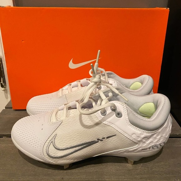 Nike Shoes - Nike Hyperdiamond 4 Elite Women's Softball Cleats - NWOB Sz 9